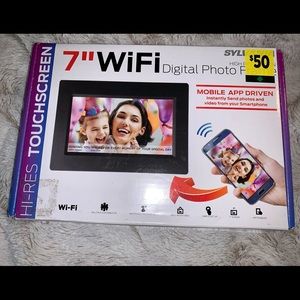 Sylvania 7'' WIFi DIGITAL PHOTO FRAME.Hi-Rise Touchscreen,Mobile App Driven*NEW*